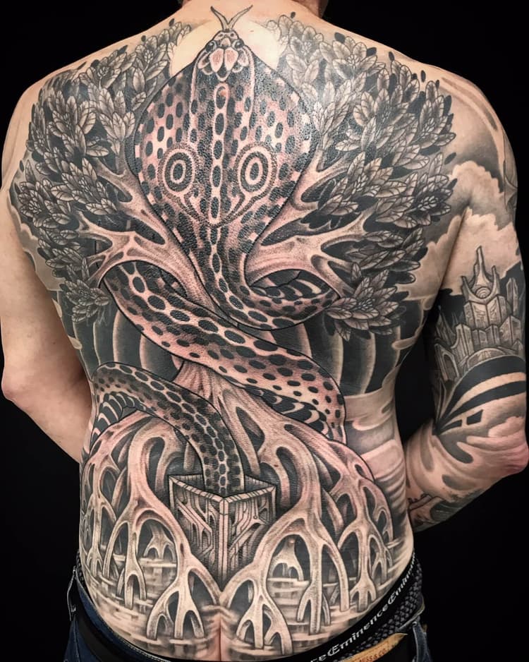 tatouage géométrique strasbourg, tatouage graphique strasbourg, tatouage dotwork strasbourg