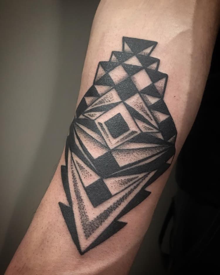 tatouage géométrique strasbourg, tatouage graphique strasbourg, tatouage dotwork strasbourg