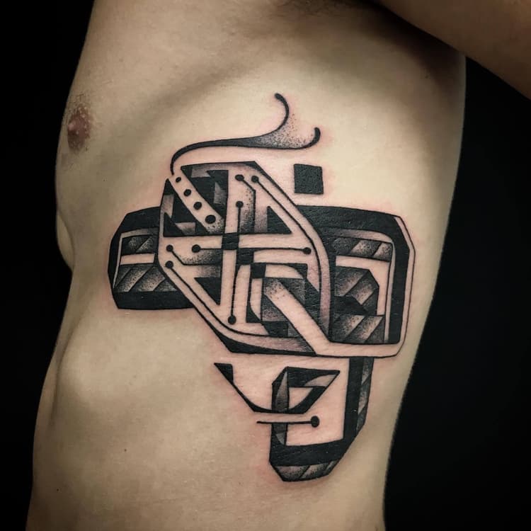 tatouage géométrique strasbourg, tatouage graphique strasbourg, tatouage dotwork strasbourg