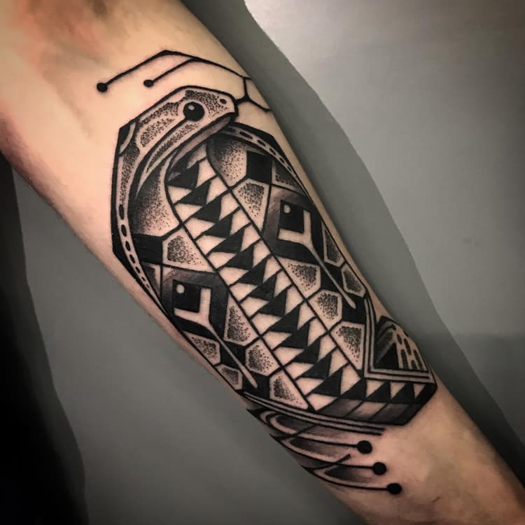 tatouage géométrique strasbourg, tatouage graphique strasbourg, tatouage dotwork strasbourg