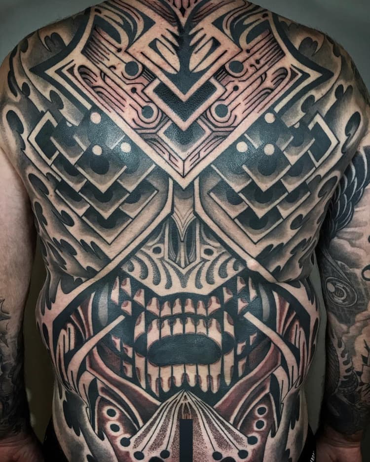 tatouage géométrique strasbourg, tatouage graphique strasbourg, tatouage dotwork strasbourg