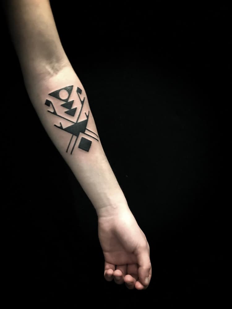 tatouage géométrique strasbourg, tatouage graphique strasbourg, tatouage dotwork strasbourg