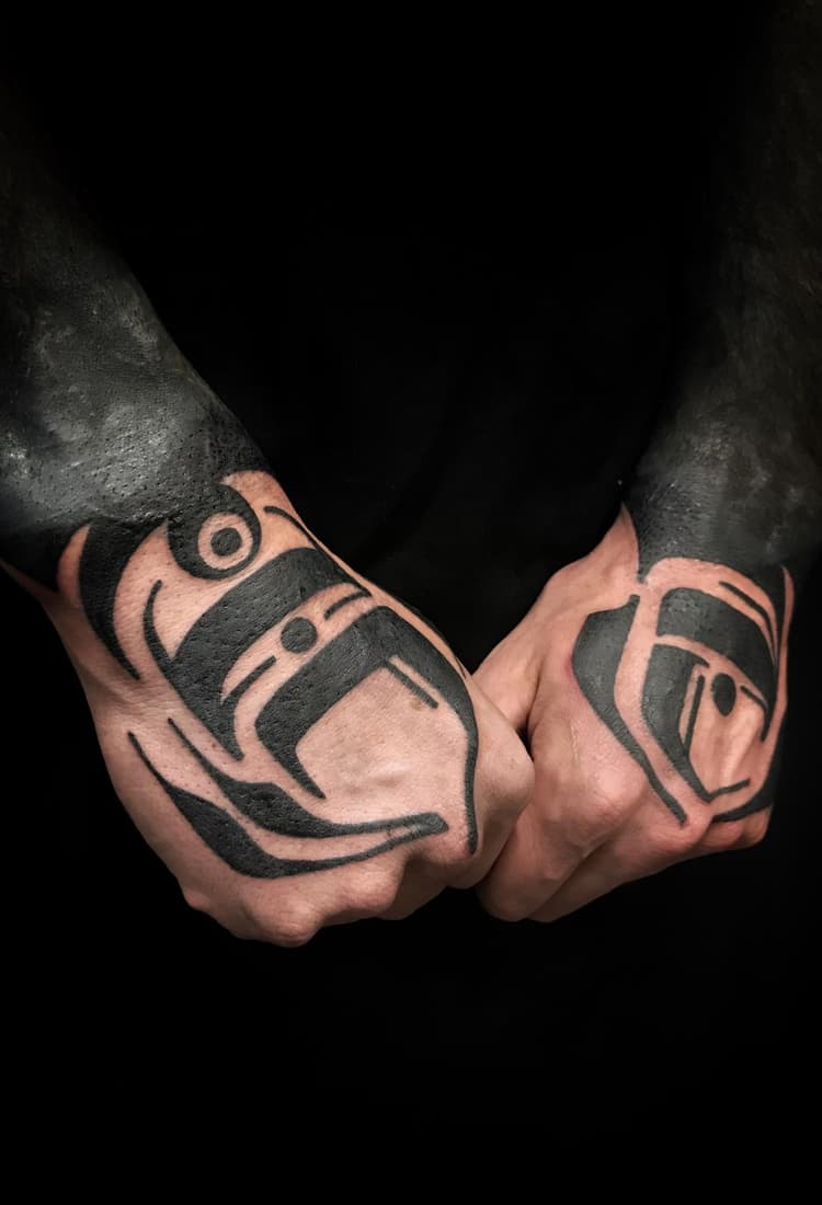 tatouage géométrique strasbourg, tatouage graphique strasbourg, tatouage dotwork strasbourg